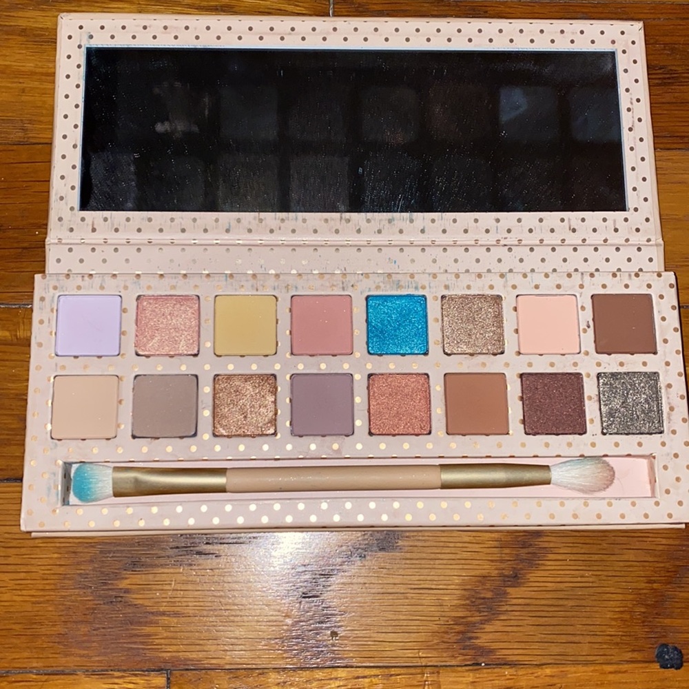 Kylie cosmetics take me on vacation palette